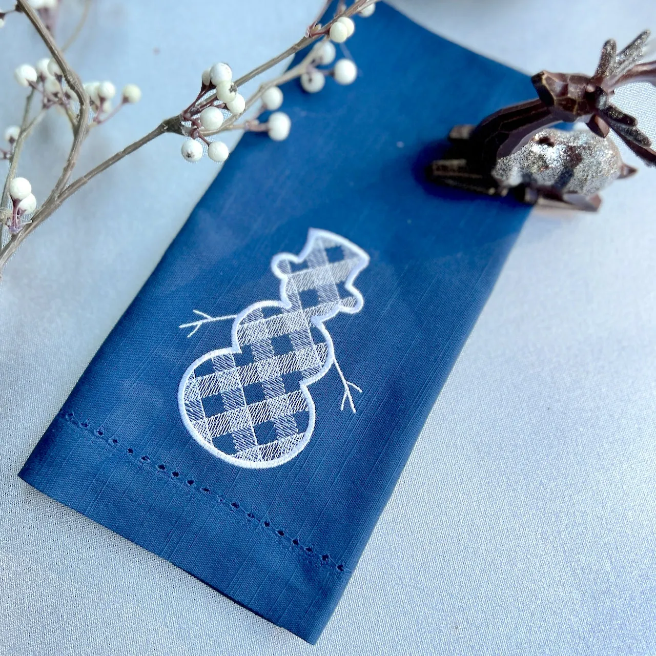 Plaid Snowman Napkins, Set of 4, Christmas cloth napkins, Plaid napkins, Snowman embroidered napkins